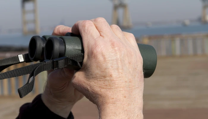 How Do Binoculars Work